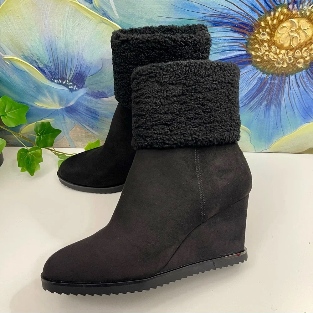 DKNYC Powell‎ Faux Shearling Wedge Bootie in Black Size 9